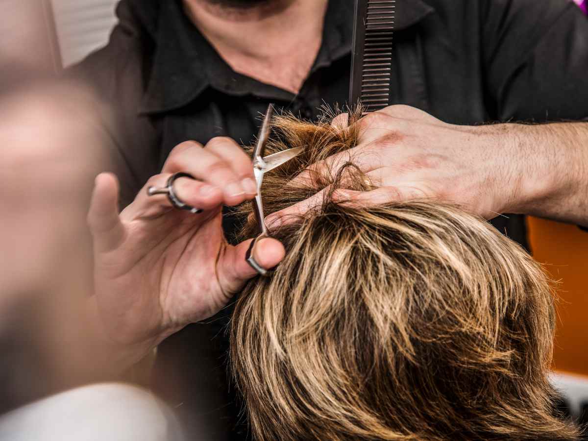 Taglio corto con balayage biondo