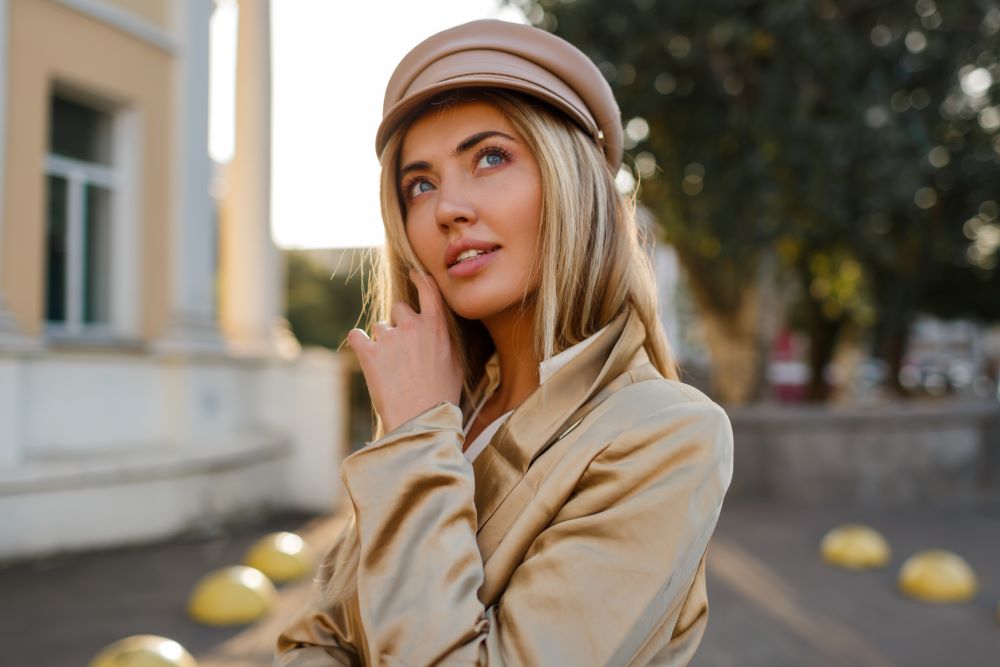 capelli in autunno protetti dal cappello